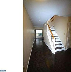 3rd image of 122 Tuckahoe Ln