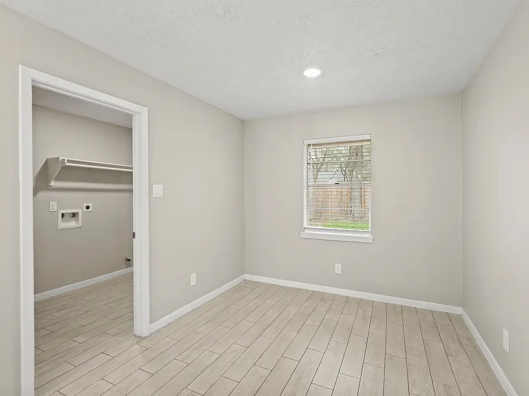105 Navajo St — Photo 17