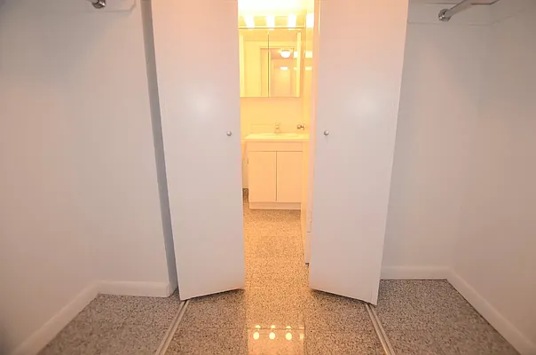 Rented by Manhattan Realty Group | media 3