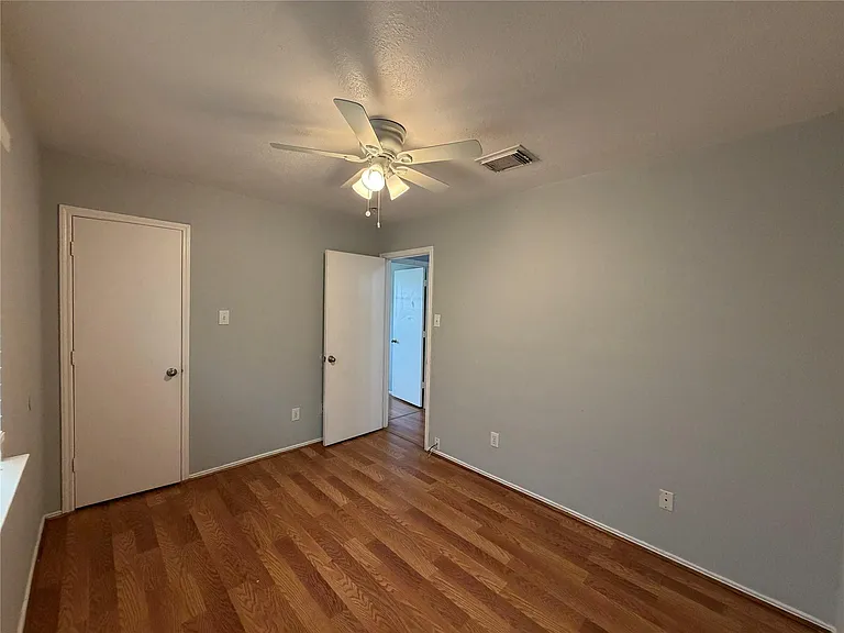 7427 Briargate Dr — Photo 15