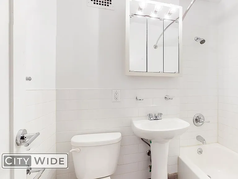 160 E 55th St #2A — Photo 5