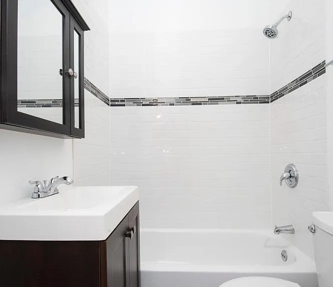 646-48 W Roscoe St #648.5 — Photo 9