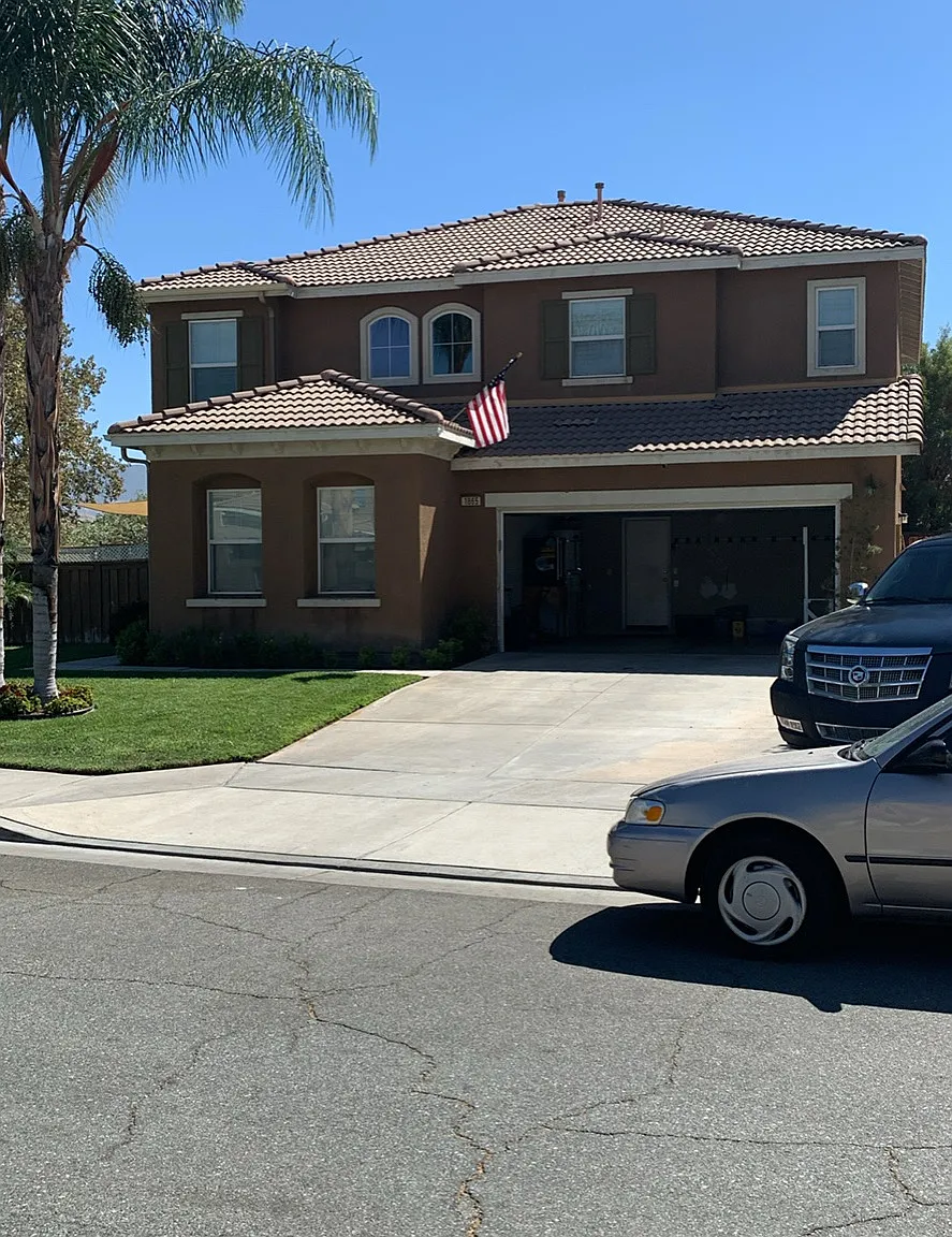 5 bed, 2.5 bath, 2383 sqft, $750 — Photo 1