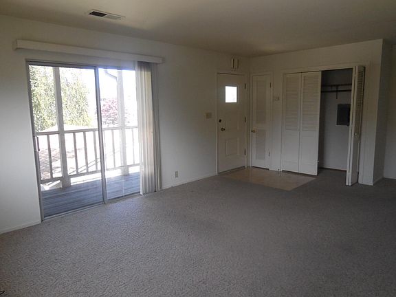 5th image of 616 Oak Dr APT B