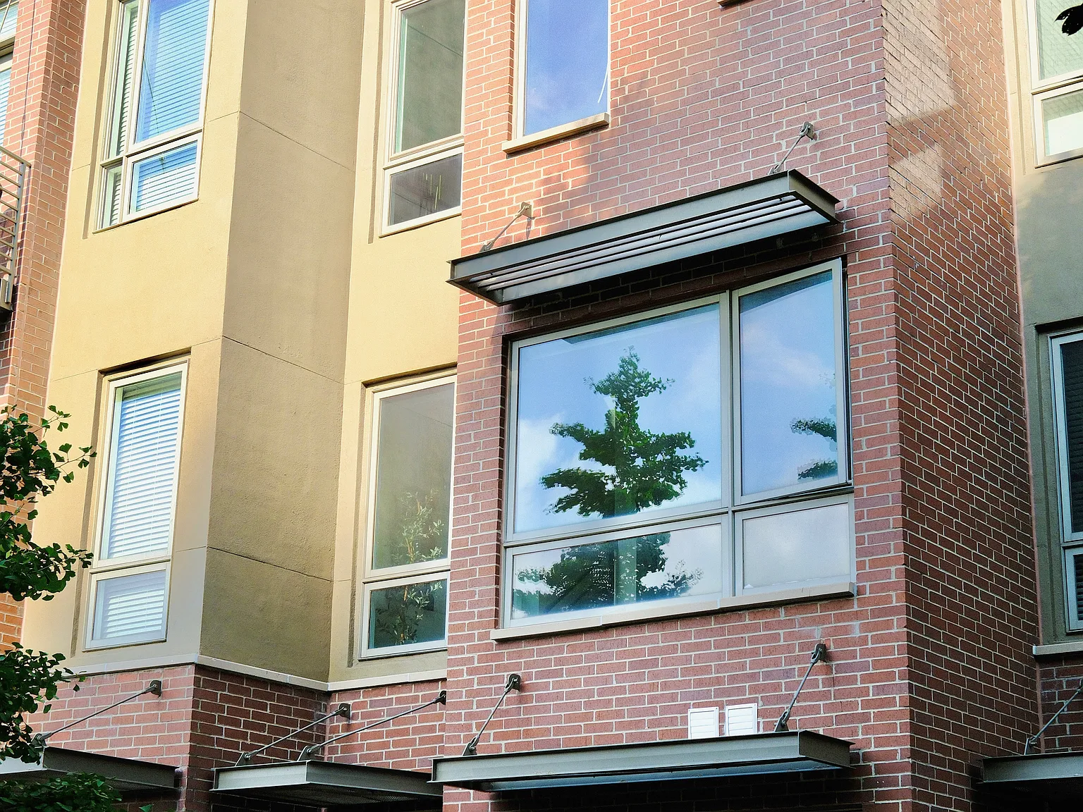 2 bed, 1.5 bath, 1304 sqft, $2,800 — Photo 1