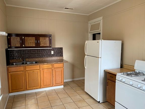 3rd image of 215 E Mulberry St #2