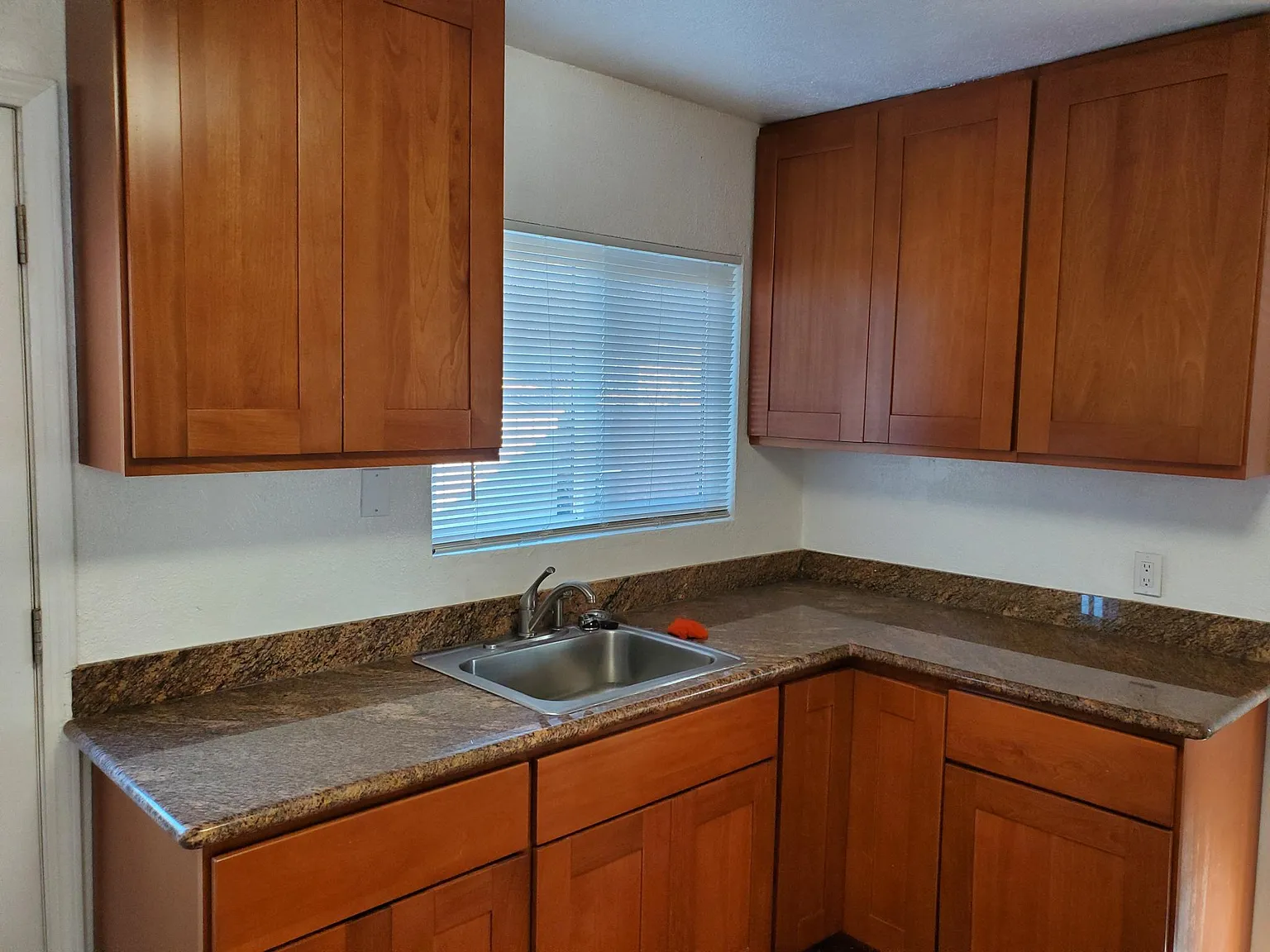 3 bed, 1110 sqft, $2,495 — Photo 4
