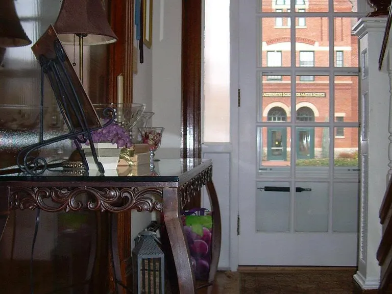 100% Private entrance to your apt; Like coming into your pri