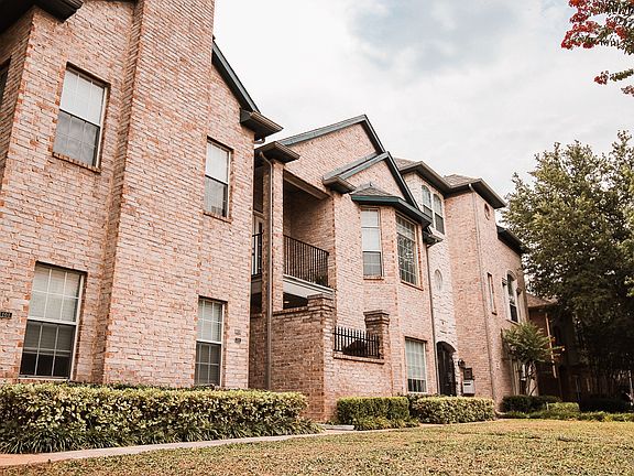 Franconia Court Apartments Exterior