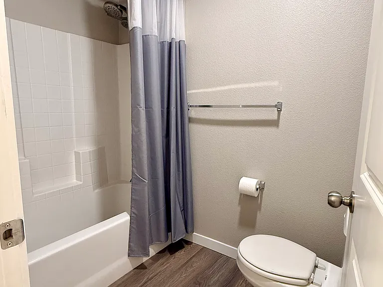 Secondary bathroom with tub/shower combination.