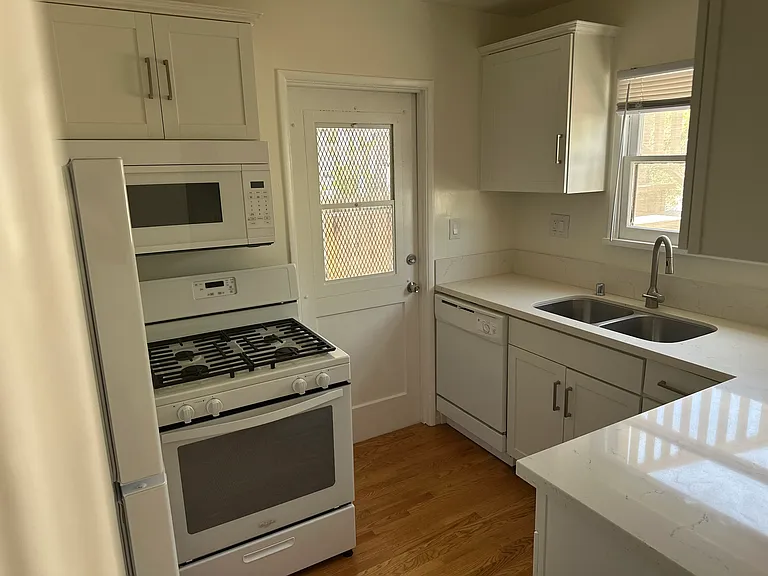 4525 Willis Ave #4527 — Photo 8