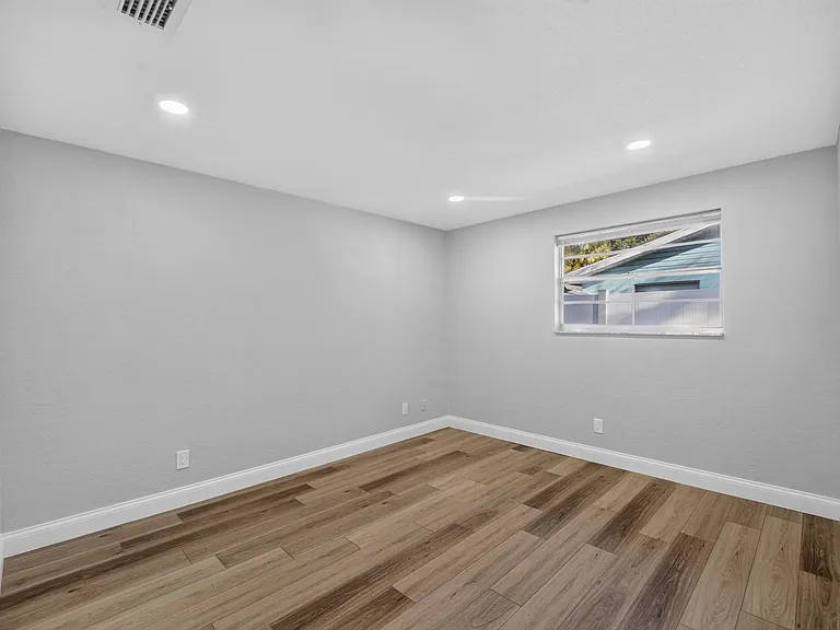 791 Lindenwood Cir E — Photo 26