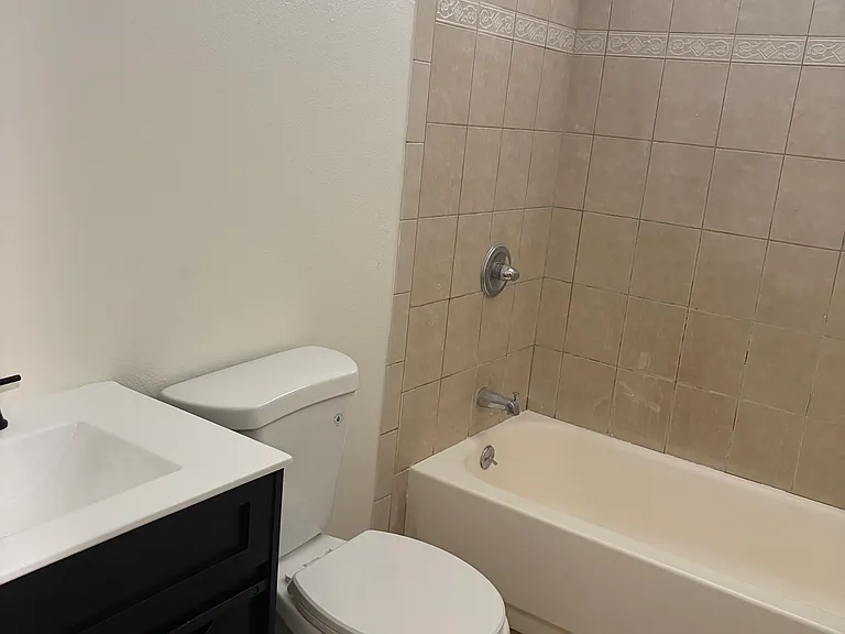 1030 Orchard Dr #D — Photo 4