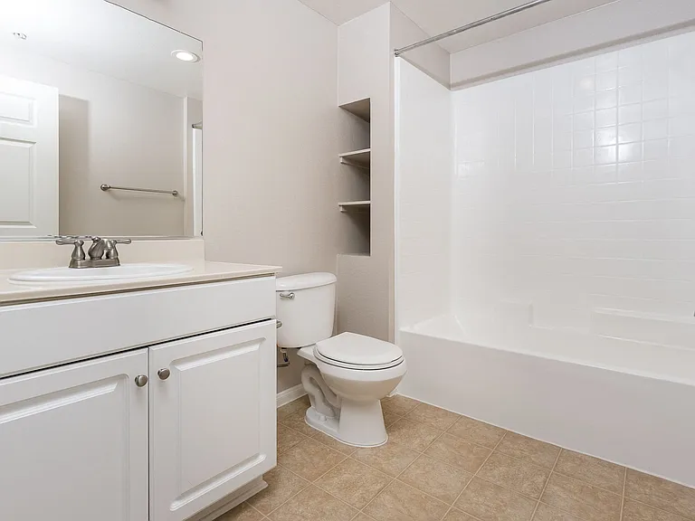 College Park Apartments — Photo 32