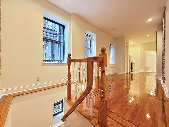 3rd image of 207 E 29th St #1