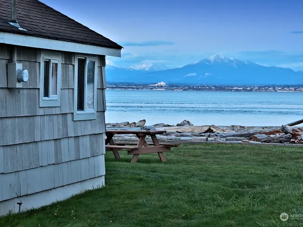 6597 Columbia Beach Drive, Clinton, WA 98236