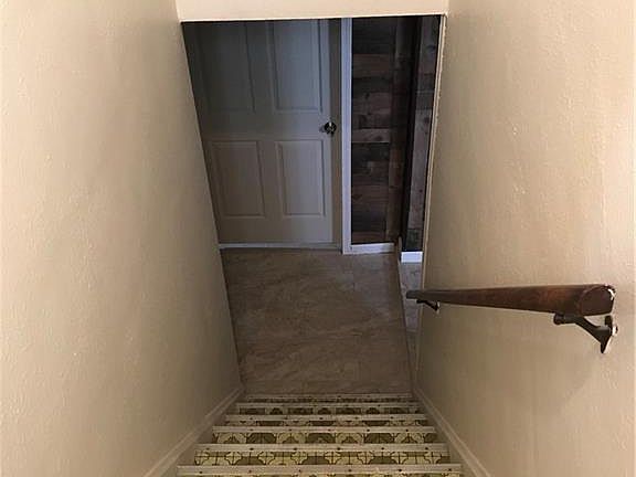 5th image of 13015 Highlandview Ave