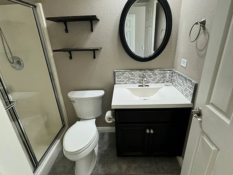 downstairs bathroom (bathroom #3)