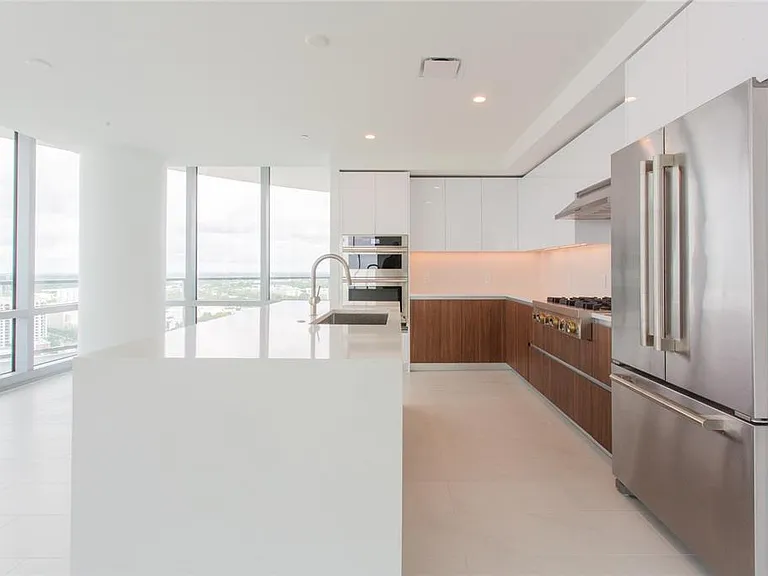 400 Central Ave #2601 — Photo 11