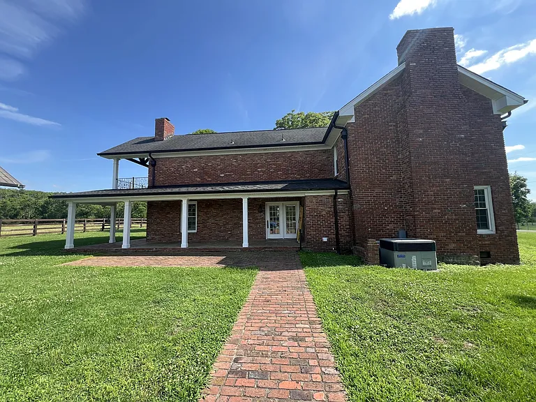 290 Kirk Ln — Photo 32