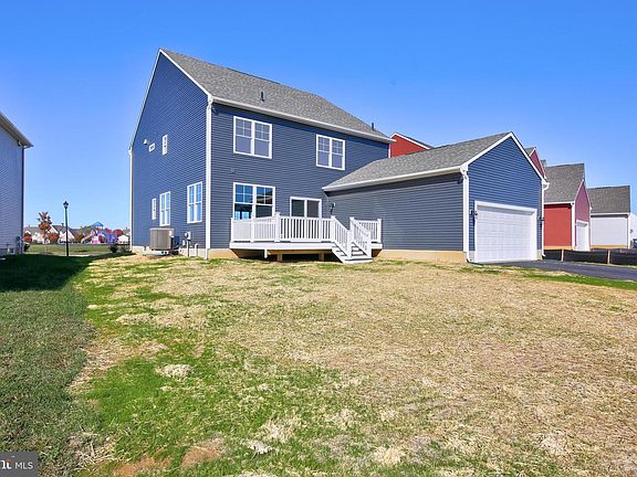 3rd image of 127 Tuscany Dr