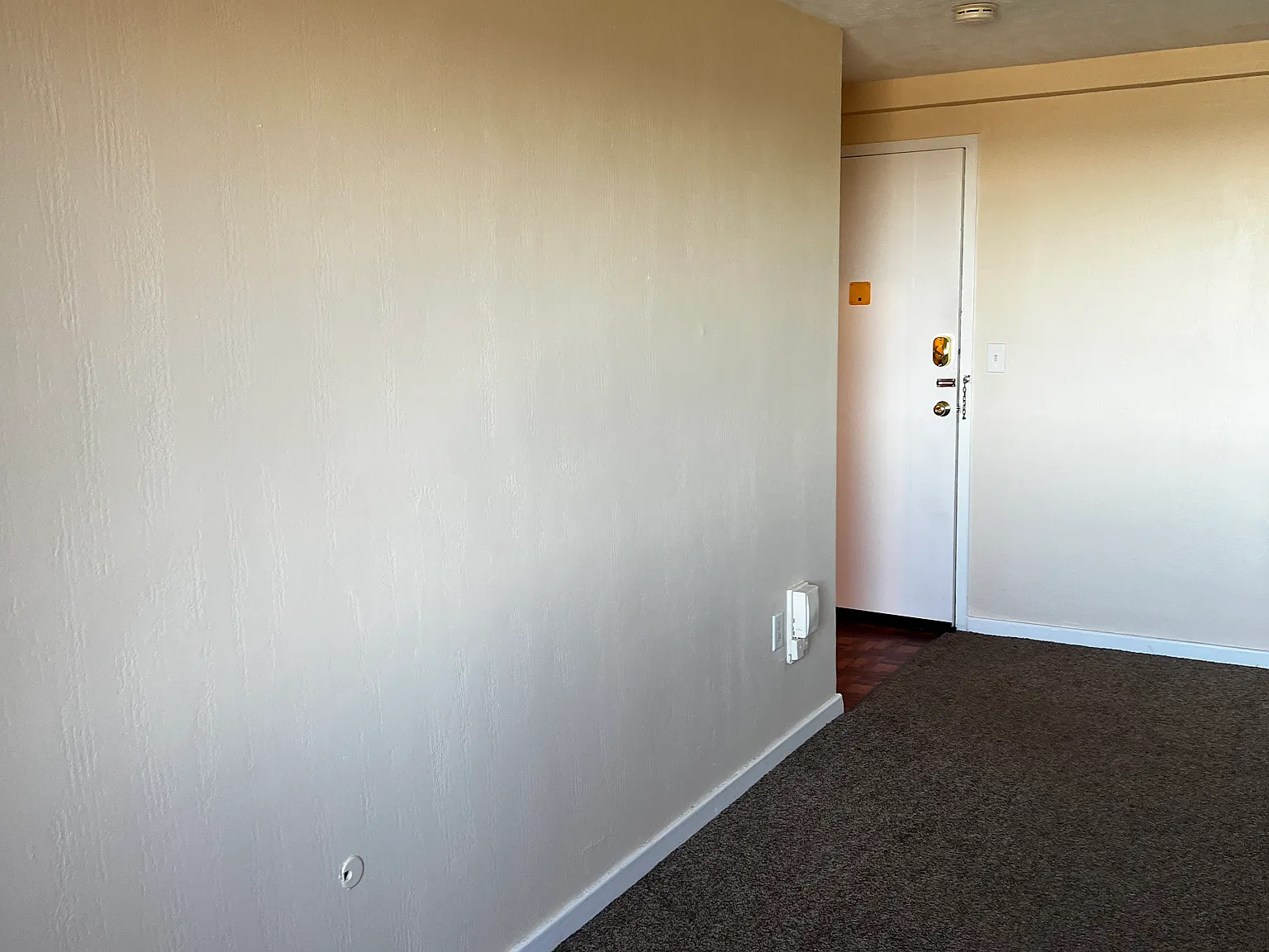 Studio, 375 sqft, $1,050 — Photo 2