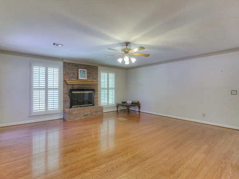 2303 Friendship Dr — Photo 7