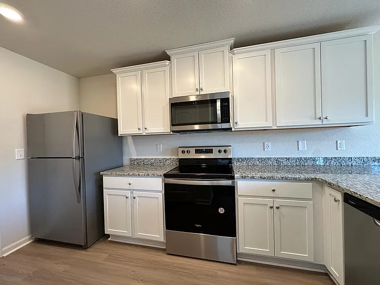 3043 Crescent Lake Ln — Photo 3