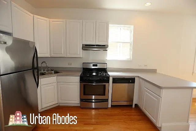 2 bed, 900 sqft, $2,450 — Photo 2