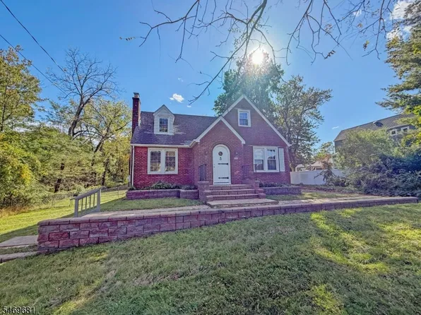 98 Troy Rd, East Hanover Twp., NJ 07936
