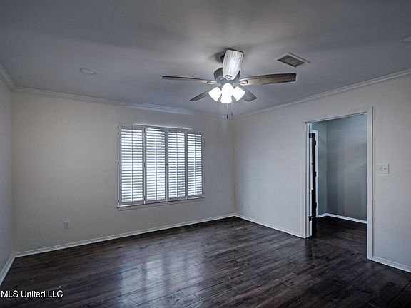 4th image of 219 Rollingwood Dr
