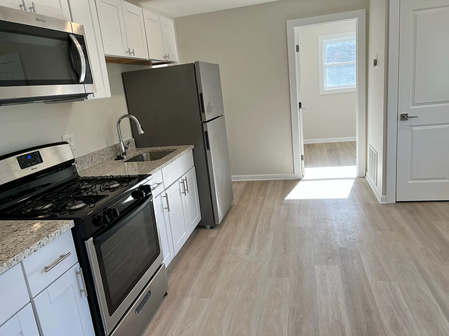 3 bed, 680 sqft, $1,895 — Photo 4