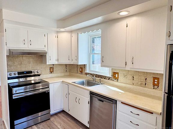 2nd image of 63 Smith St