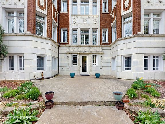 3rd image of 4550 N Malden St APT 1W