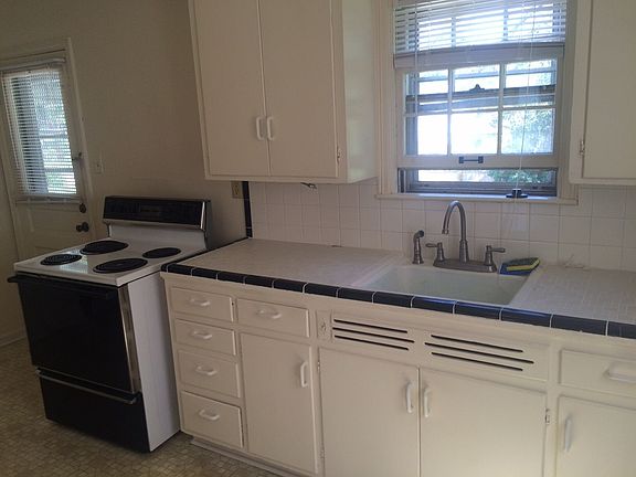 3rd image of 7239 Wyandotte St