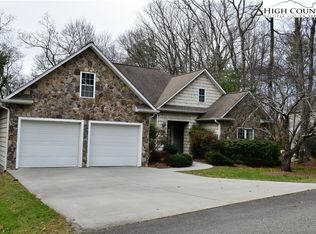 23 Fawn Ln, Glade Valley, NC 28627