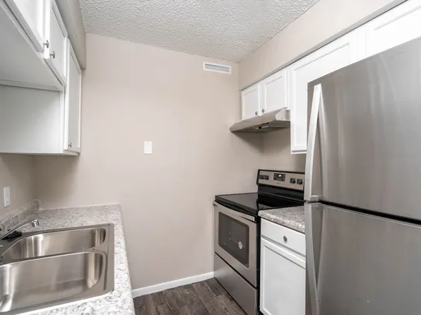 Westwood Apts: 3270 W 4th, 3270 W 4th St #F6e974667, Waterloo, IA 50701