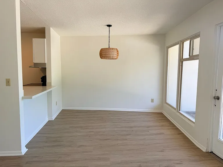 Crescent Apartments — Photo 35