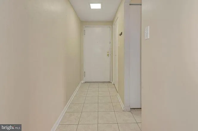2 bed, 1.5 bath, 1085 sqft, $2,100 — Photo 3
