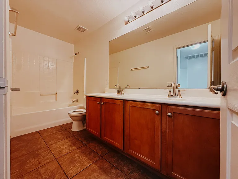 906 S 118th Ln — Photo 28