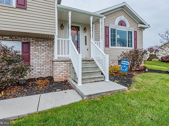 3rd image of 131 Lodge Ln