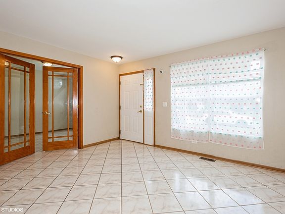 2nd image of 2690 Cadbury Cir