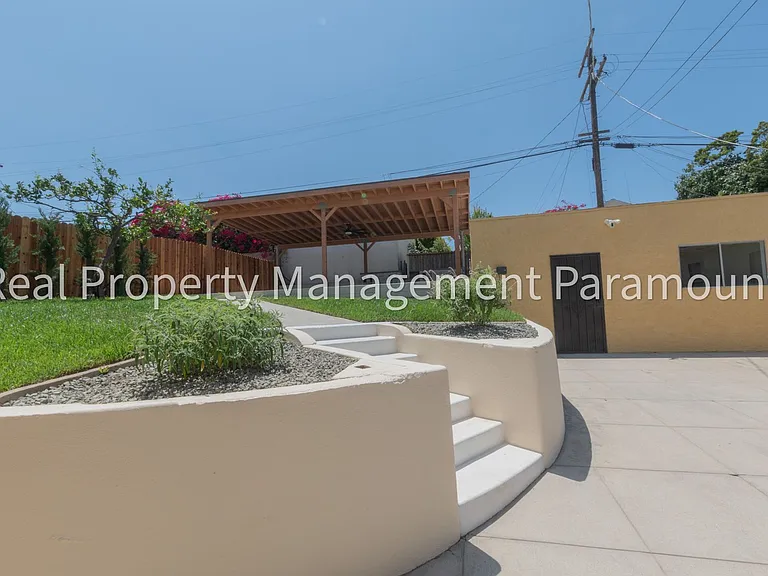 1867 S Redondo Blvd — Photo 42