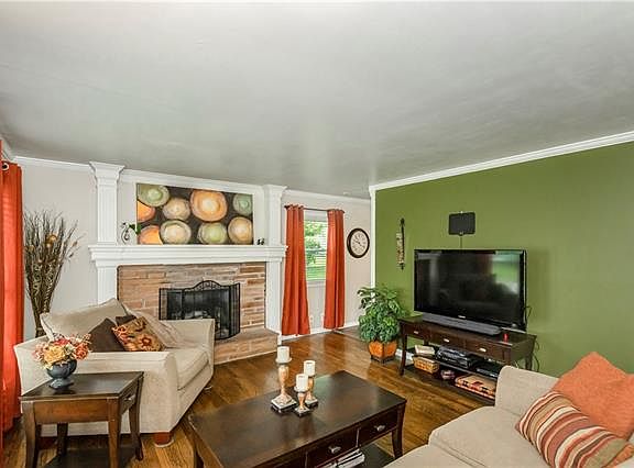 4th image of 801 N Crow Ave