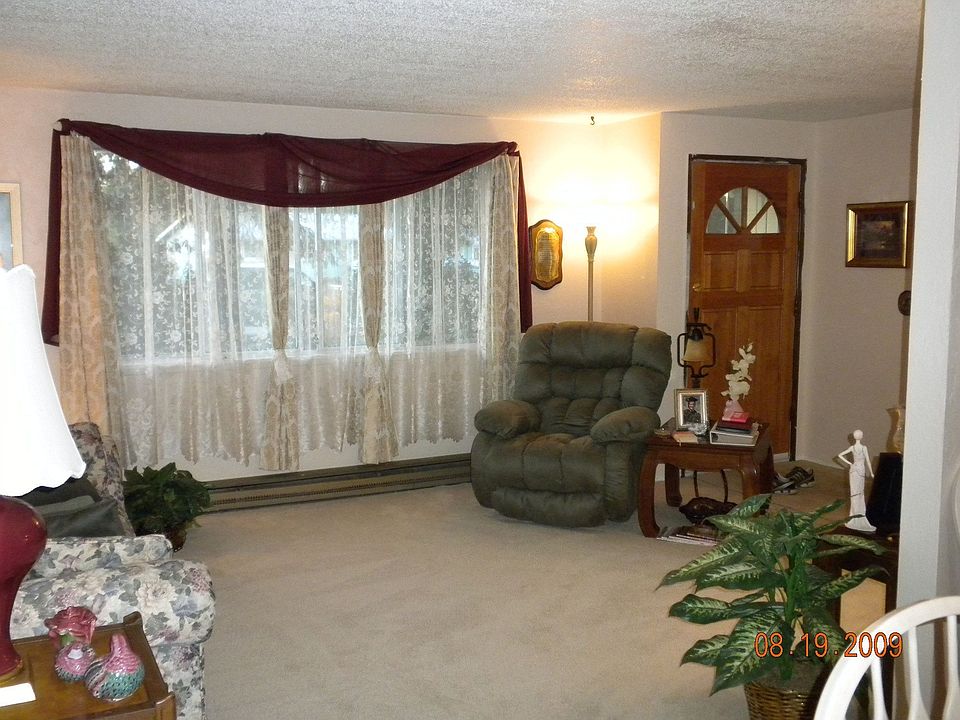 Living room, larger than it looks