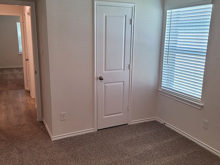 1216 Riverbrook Ln — Photo 5