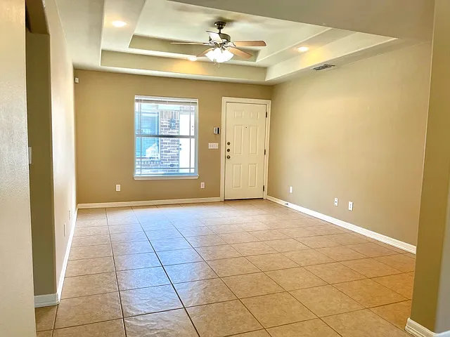 3 bed, $1,200 — Photo 3