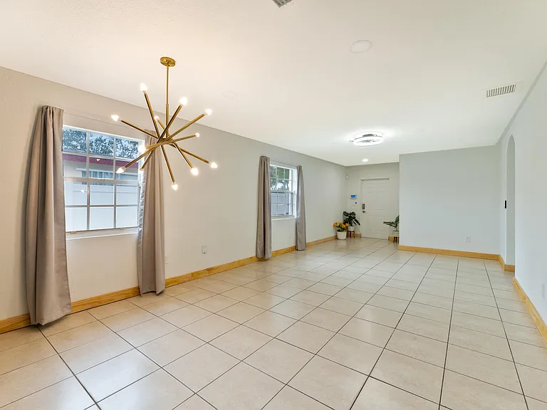 289 SW 3rd Ct — Photo 7