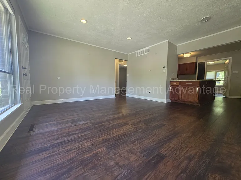 22041 Jerome St — Photo 2