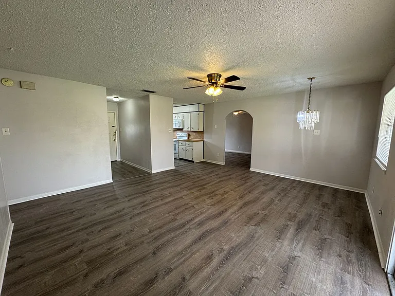 1402 Hammond Dr — Photo 6